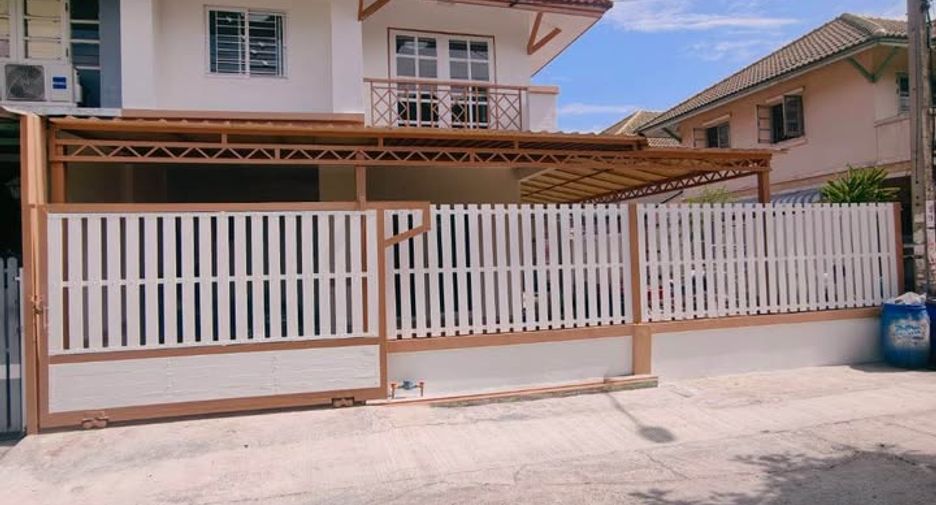 Casa adosada en venta de 3 habitaciones en Mueang Samut Prakan, Samut Prakan