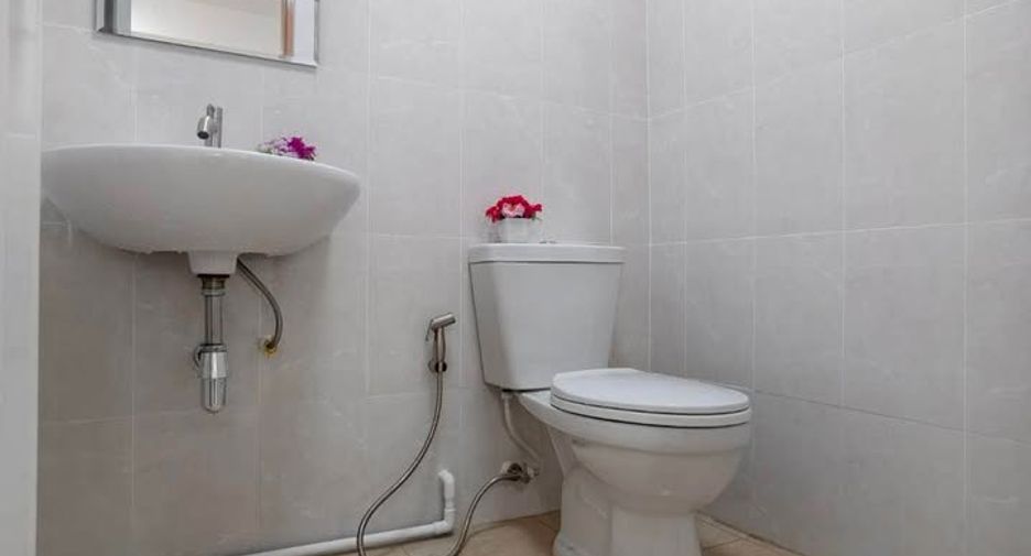 Casa adosada en venta de 3 habitaciones en Mueang Samut Prakan, Samut Prakan