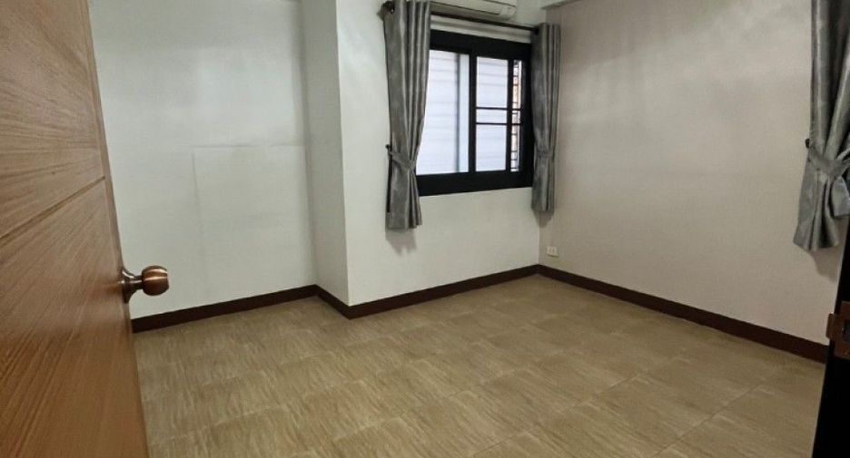 ขาย 3 ห้องนอน ทาวน์เฮ้าส์ ใน เมืองลำพูน, ลำพูน