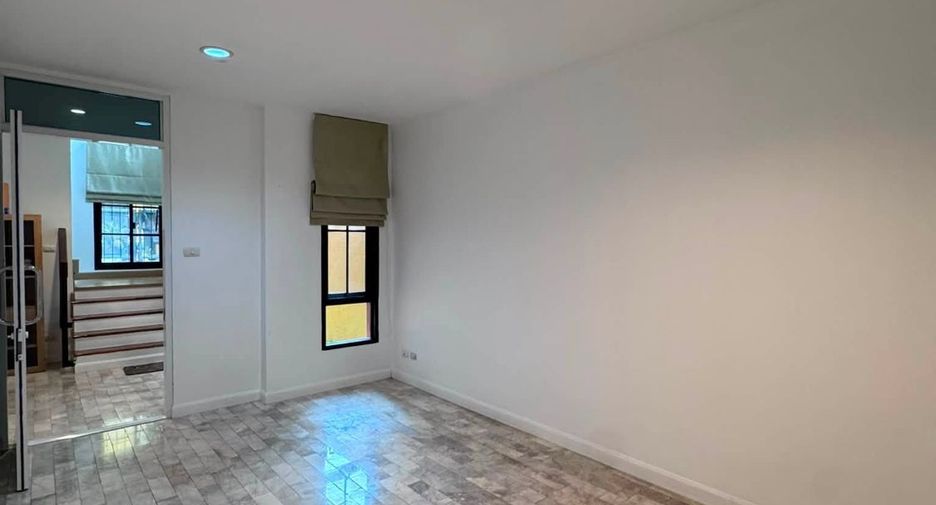 For rent 4 bedrooms house in San Sai, Chiang Mai