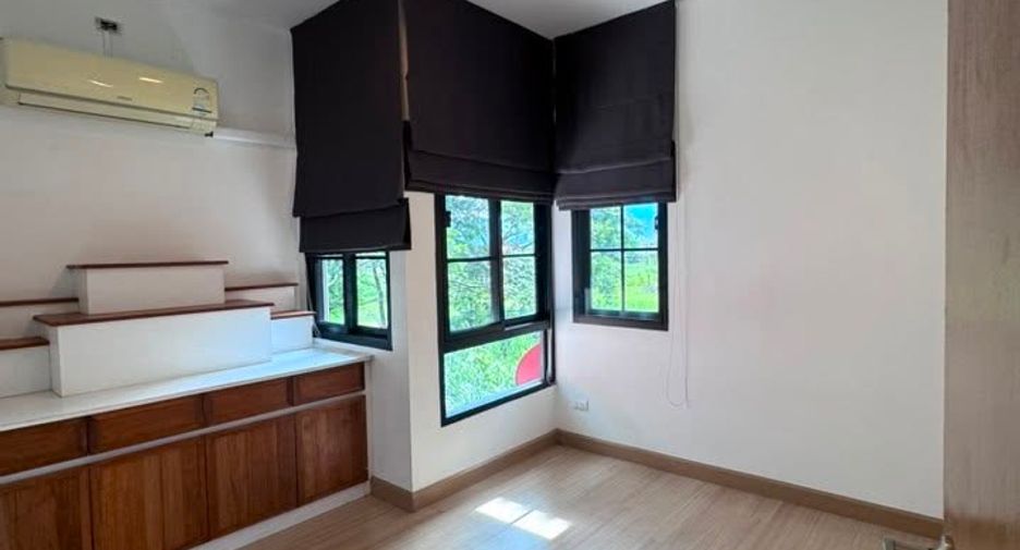 For rent 4 bedrooms house in San Sai, Chiang Mai