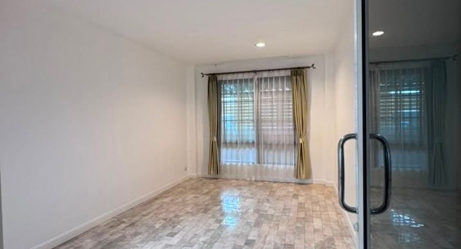 For rent 4 bedrooms house in San Sai, Chiang Mai