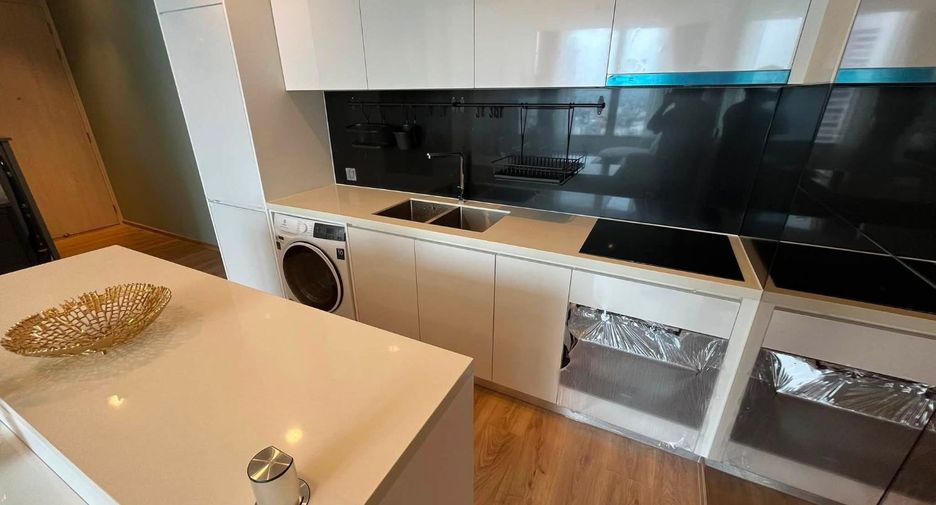 For rent 2 bedrooms condo in Watthana, Bangkok