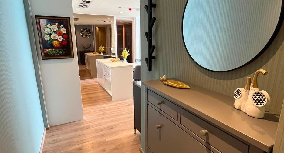 For rent 2 bedrooms condo in Watthana, Bangkok