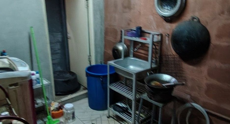 Local comercial en venta de 5 habitaciones en Mueang Samut Prakan, Samut Prakan