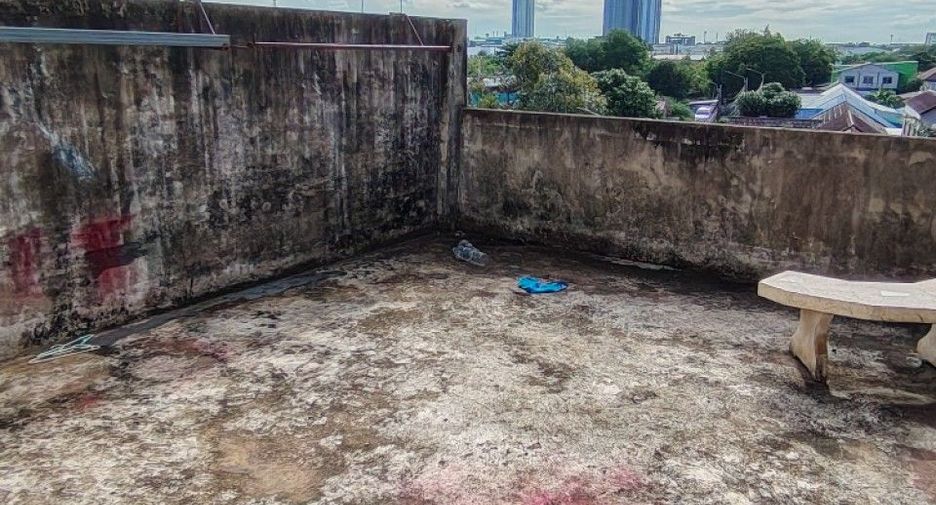 Local comercial en venta de 5 habitaciones en Mueang Samut Prakan, Samut Prakan