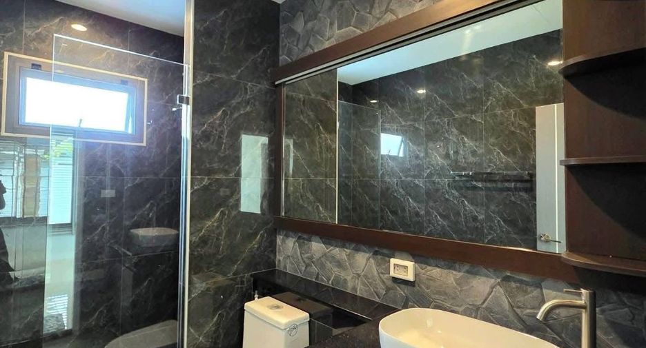 For sale 3 bedrooms villa in Huay Yai, Pattaya