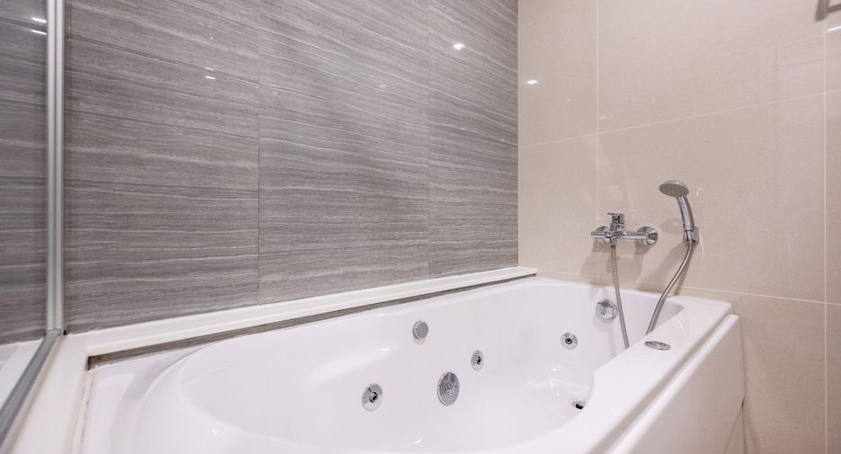 Condo en alquiler de 2 habitaciones en Si Racha, Chonburi