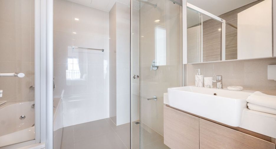Condo en alquiler de 2 habitaciones en Si Racha, Chonburi