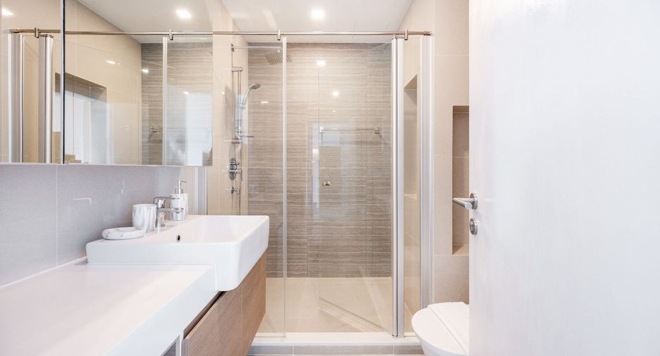 Condo en alquiler de 2 habitaciones en Si Racha, Chonburi