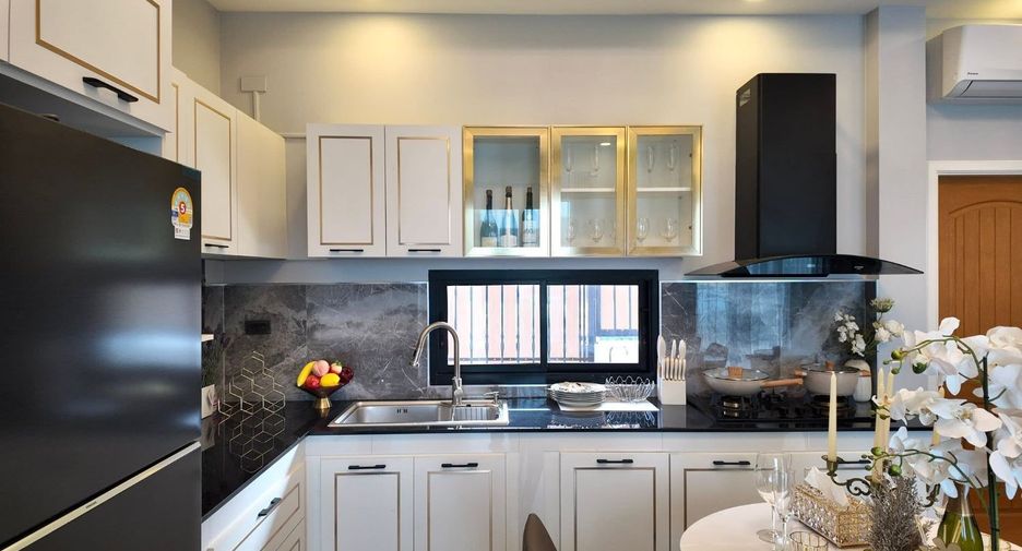 À vendre 3 chambres villa à Bang Lamung, Chonburi