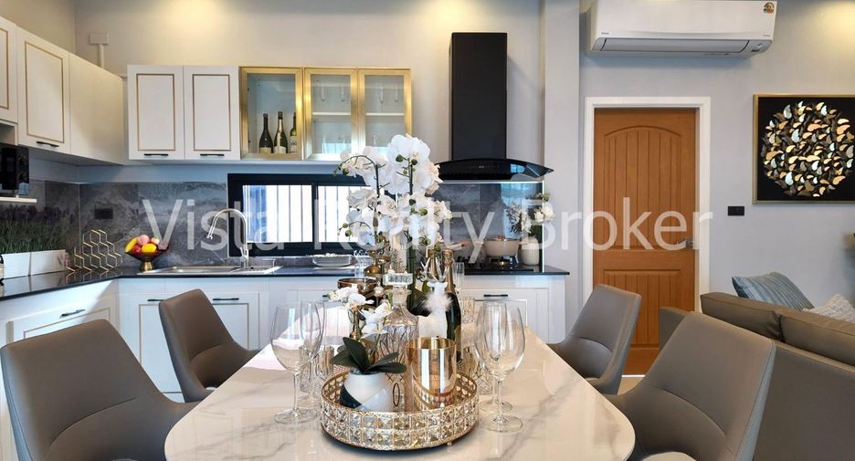 For sale 3 bedrooms villa in Bang Lamung, Chonburi