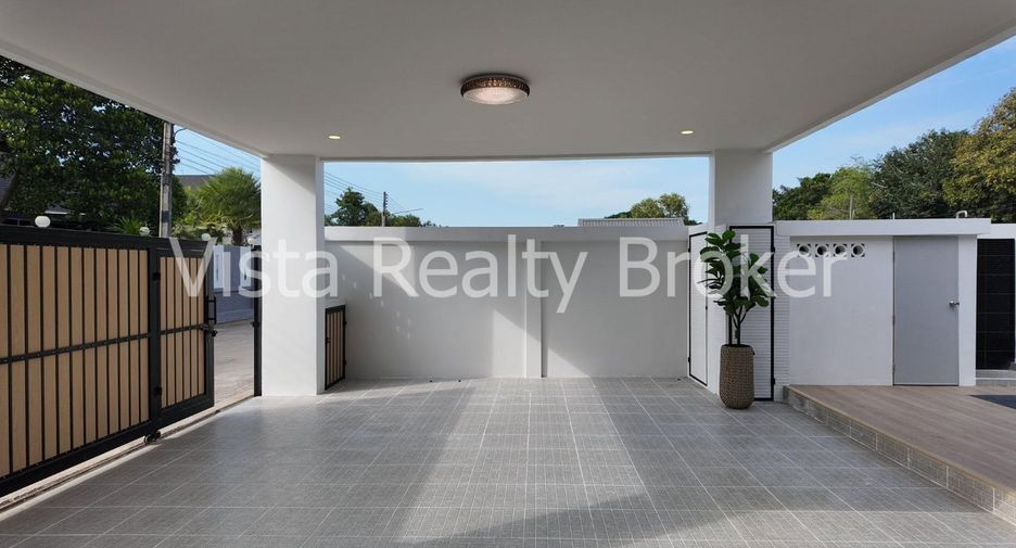 For sale 3 bedrooms villa in Bang Lamung, Chonburi
