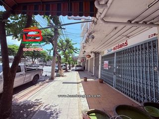 出售 4 卧室 商业空间 在 Bang Kho Laem, 曼谷