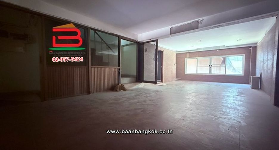 出售 4 卧室 商业空间 在 Bang Kho Laem, 曼谷