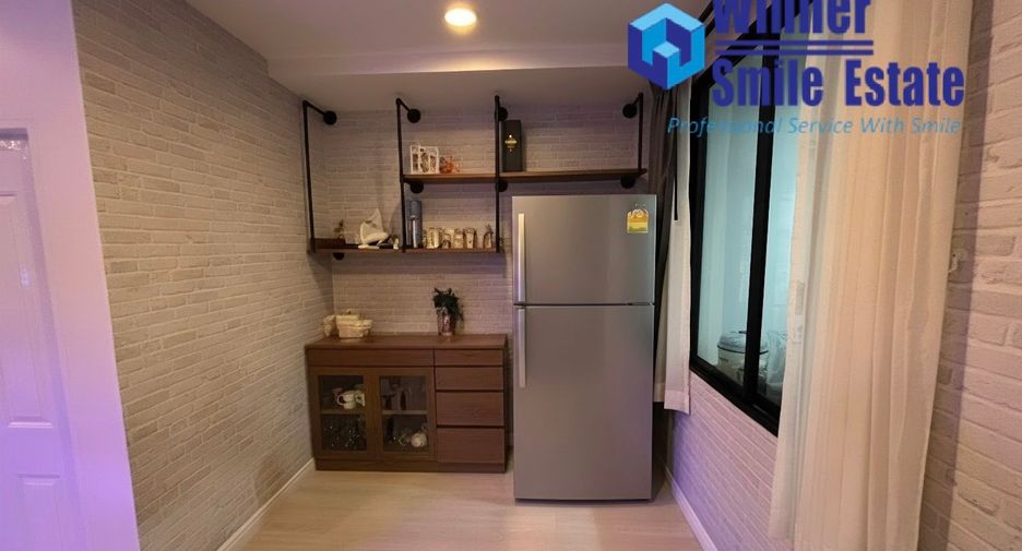 For rent 4 bedrooms townhouse in Phra Khanong, Bangkok