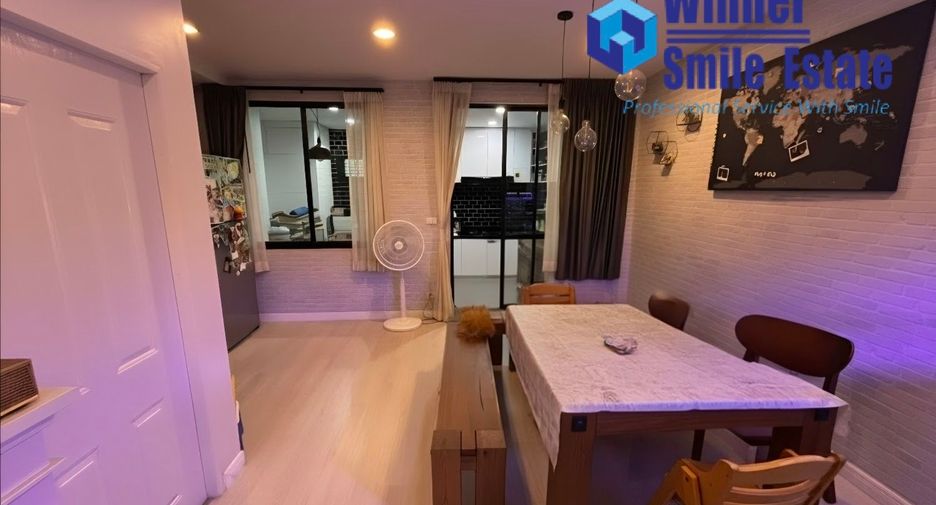 For rent 4 bedrooms townhouse in Phra Khanong, Bangkok