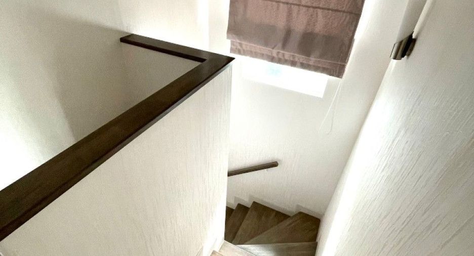 Casa adosada en venta de 3 habitaciones en Mueang Samut Sakhon, Samut Sakhon