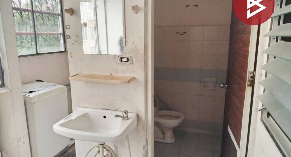 For sale 1 bed condo in Mueang Samut Prakan, Samut Prakan