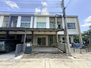 À vendre 3 chambres maison de ville à Bang Kruai, Nonthaburi