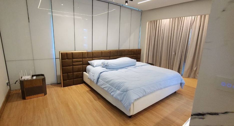 For rent 5 bedrooms house in Saphan Sung, Bangkok