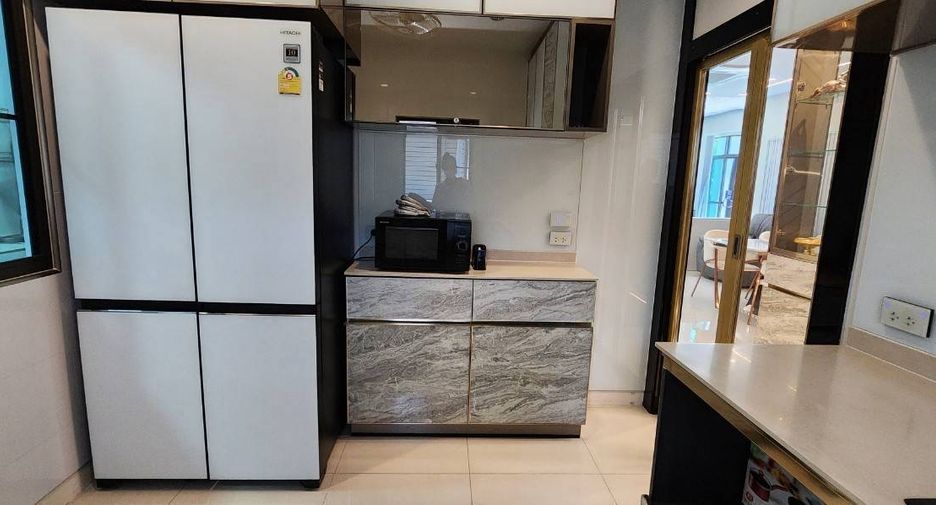 For rent 5 bedrooms house in Saphan Sung, Bangkok