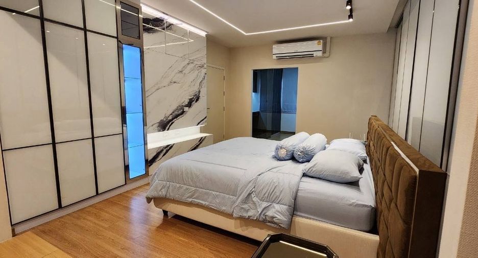 For rent 5 bedrooms house in Saphan Sung, Bangkok