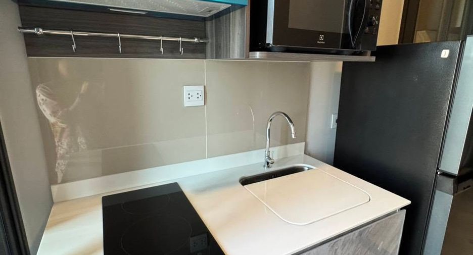 For rent 1 bed condo in Phra Khanong, Bangkok