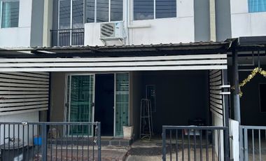 Casa adosada en venta de 3 habitaciones en Mueang Samut Sakhon, Samut Sakhon