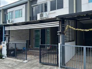 Casa adosada en venta de 3 habitaciones en Mueang Samut Sakhon, Samut Sakhon