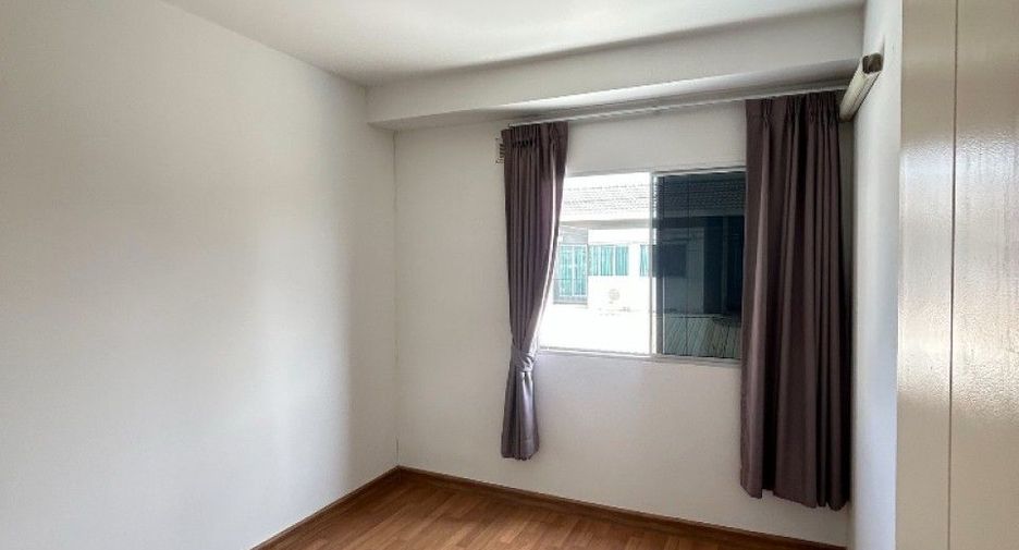 Casa adosada en venta de 3 habitaciones en Mueang Samut Sakhon, Samut Sakhon