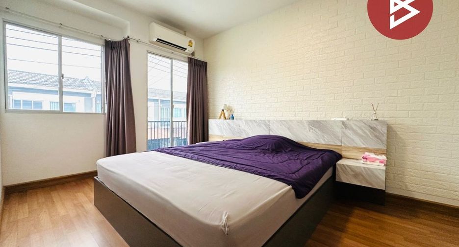 For sale 3 bedrooms townhouse in Mueang Samut Sakhon, Samut Sakhon