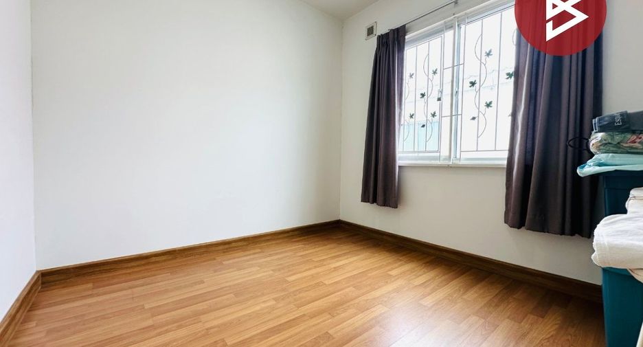 For sale 3 bedrooms townhouse in Mueang Samut Sakhon, Samut Sakhon
