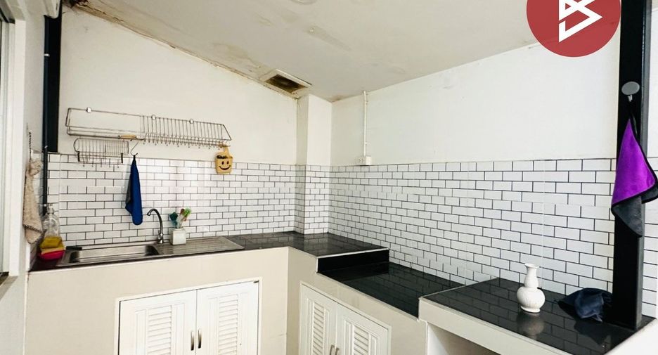 For sale 3 bedrooms townhouse in Mueang Samut Sakhon, Samut Sakhon