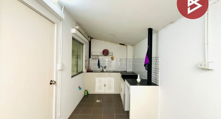 For sale 3 bedrooms townhouse in Mueang Samut Sakhon, Samut Sakhon