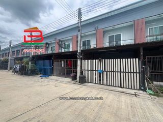 Casa adosada en venta de 2 habitaciones en Lat Lum Kaeo, Pathum Thani
