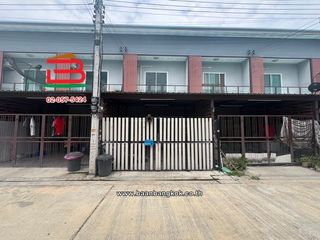 Casa adosada en venta de 2 habitaciones en Lat Lum Kaeo, Pathum Thani
