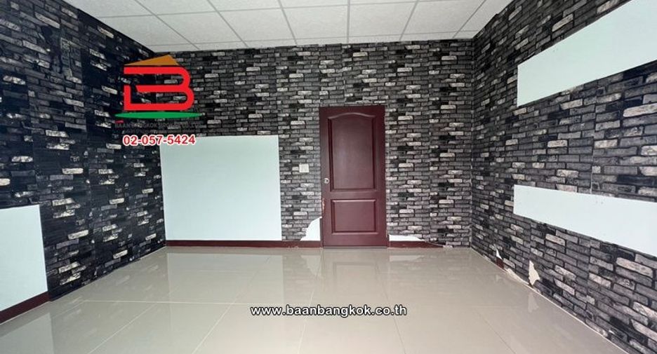 Casa adosada en venta de 2 habitaciones en Lat Lum Kaeo, Pathum Thani