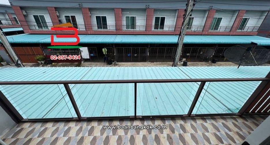 Casa adosada en venta de 2 habitaciones en Lat Lum Kaeo, Pathum Thani