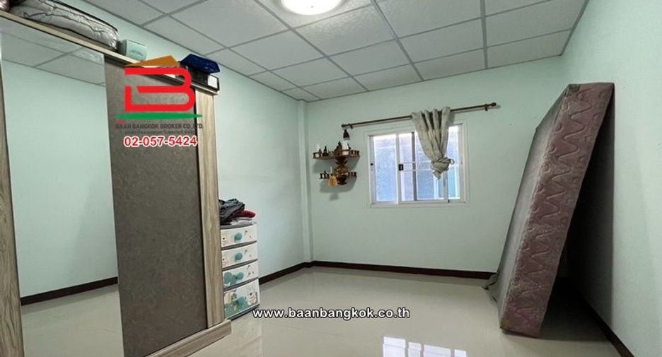 Casa adosada en venta de 2 habitaciones en Lat Lum Kaeo, Pathum Thani