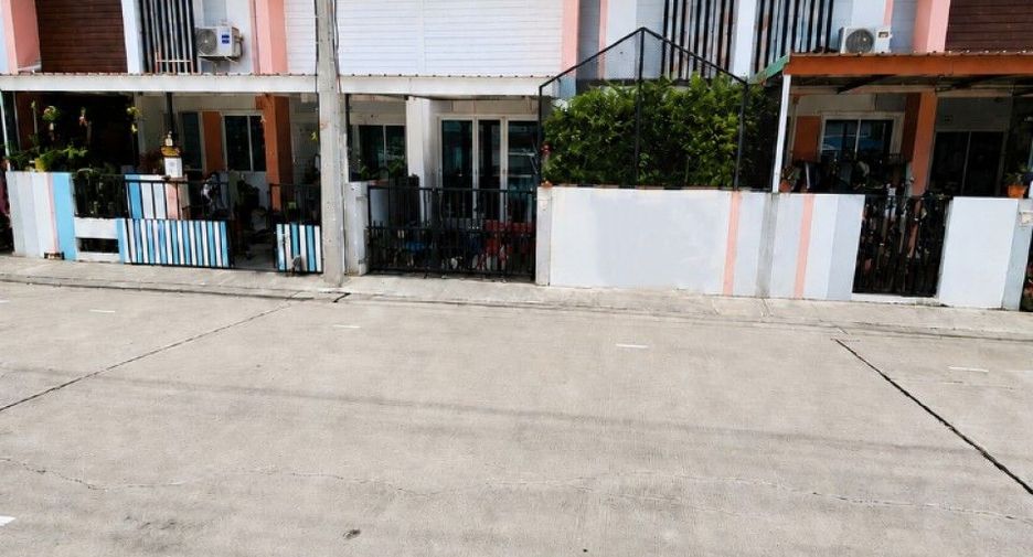 Casa adosada en venta de 2 habitaciones en Mueang Samut Sakhon, Samut Sakhon