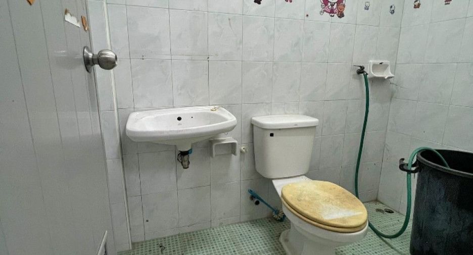 For sale 2 bedrooms townhouse in Mueang Chon Buri, Chonburi