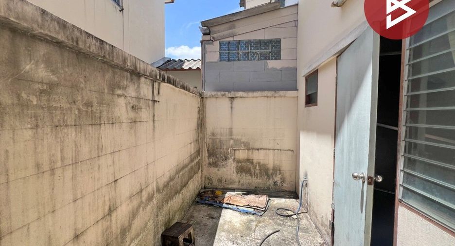 For sale 2 bedrooms townhouse in Mueang Chon Buri, Chonburi