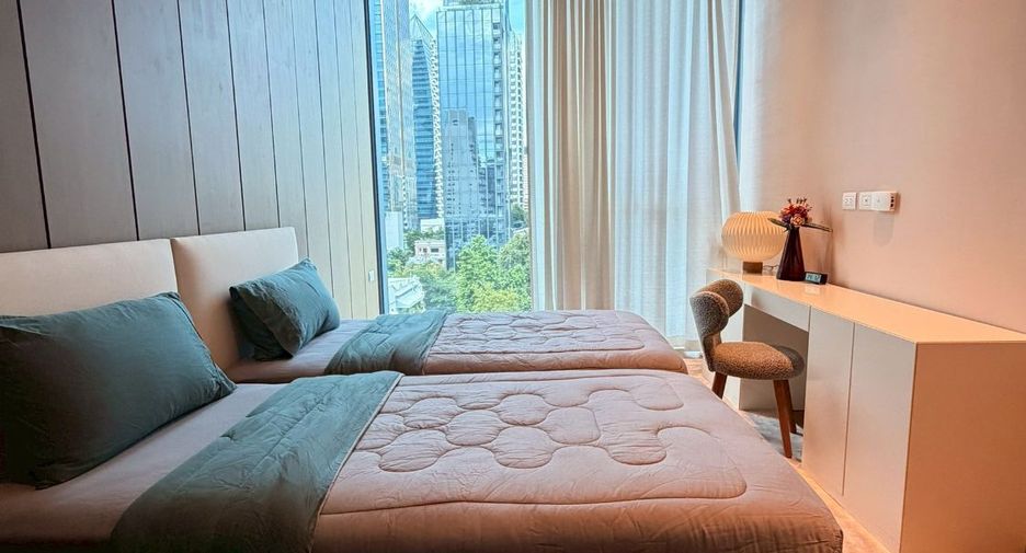 For rent 2 bedrooms condo in Pathum Wan, Bangkok