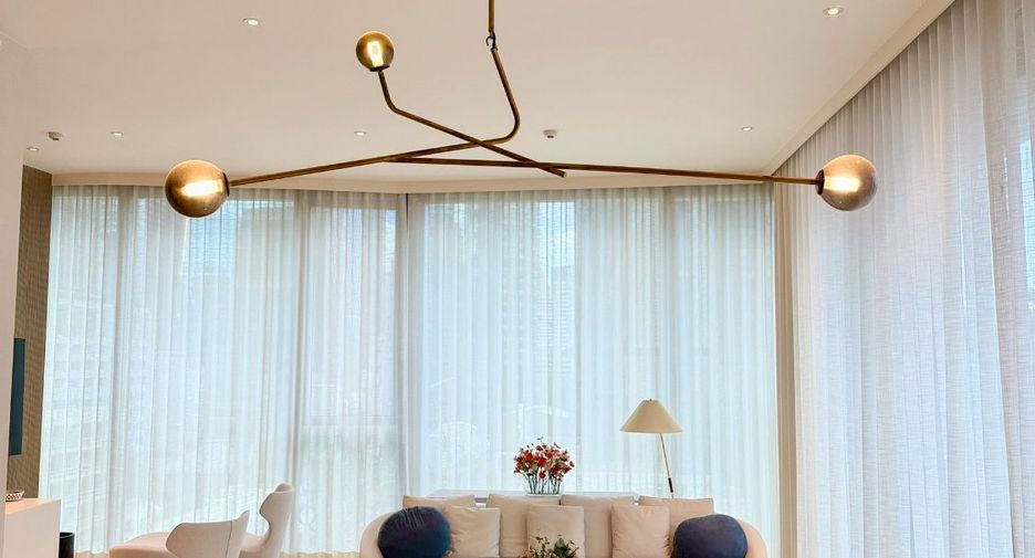 For rent 2 bedrooms condo in Pathum Wan, Bangkok