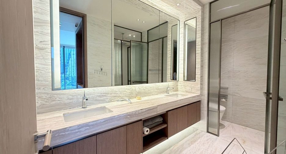 For rent 2 bedrooms condo in Pathum Wan, Bangkok
