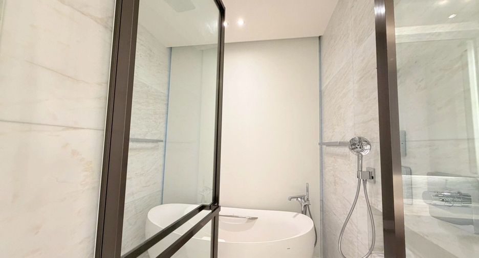 For rent 2 bedrooms condo in Pathum Wan, Bangkok