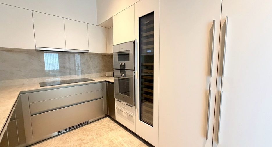 For rent 2 bedrooms condo in Pathum Wan, Bangkok