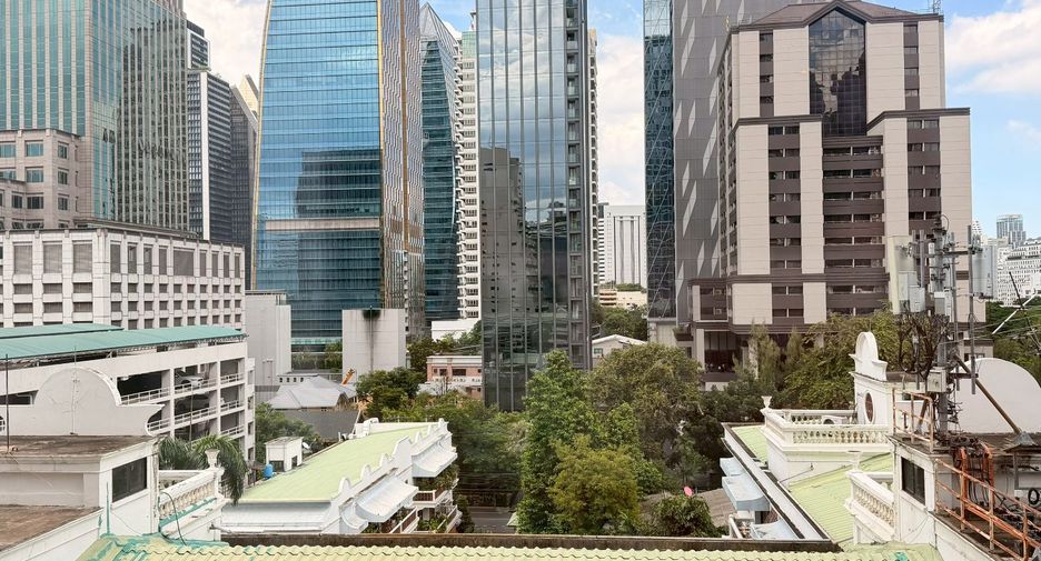For rent 2 bedrooms condo in Pathum Wan, Bangkok