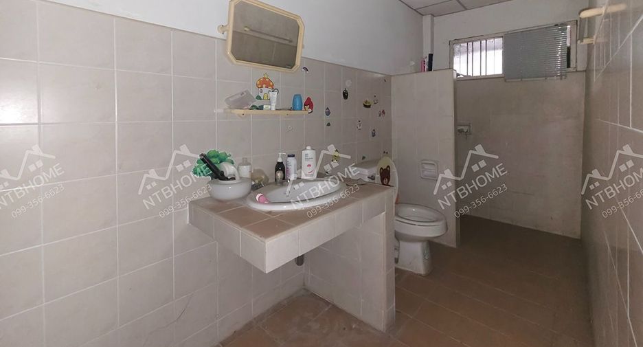 Gewerbefläche zur Miete und zum Kauf mit 3 Zimmer in Bang Bua Thong, Nonthaburi